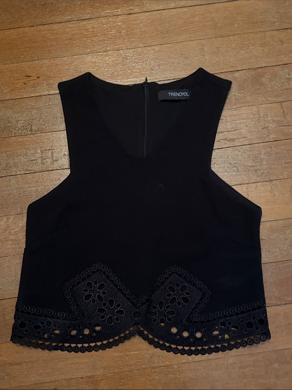 TRENDYOL Black Sleeveless Scalloped Eyelet Crop Top